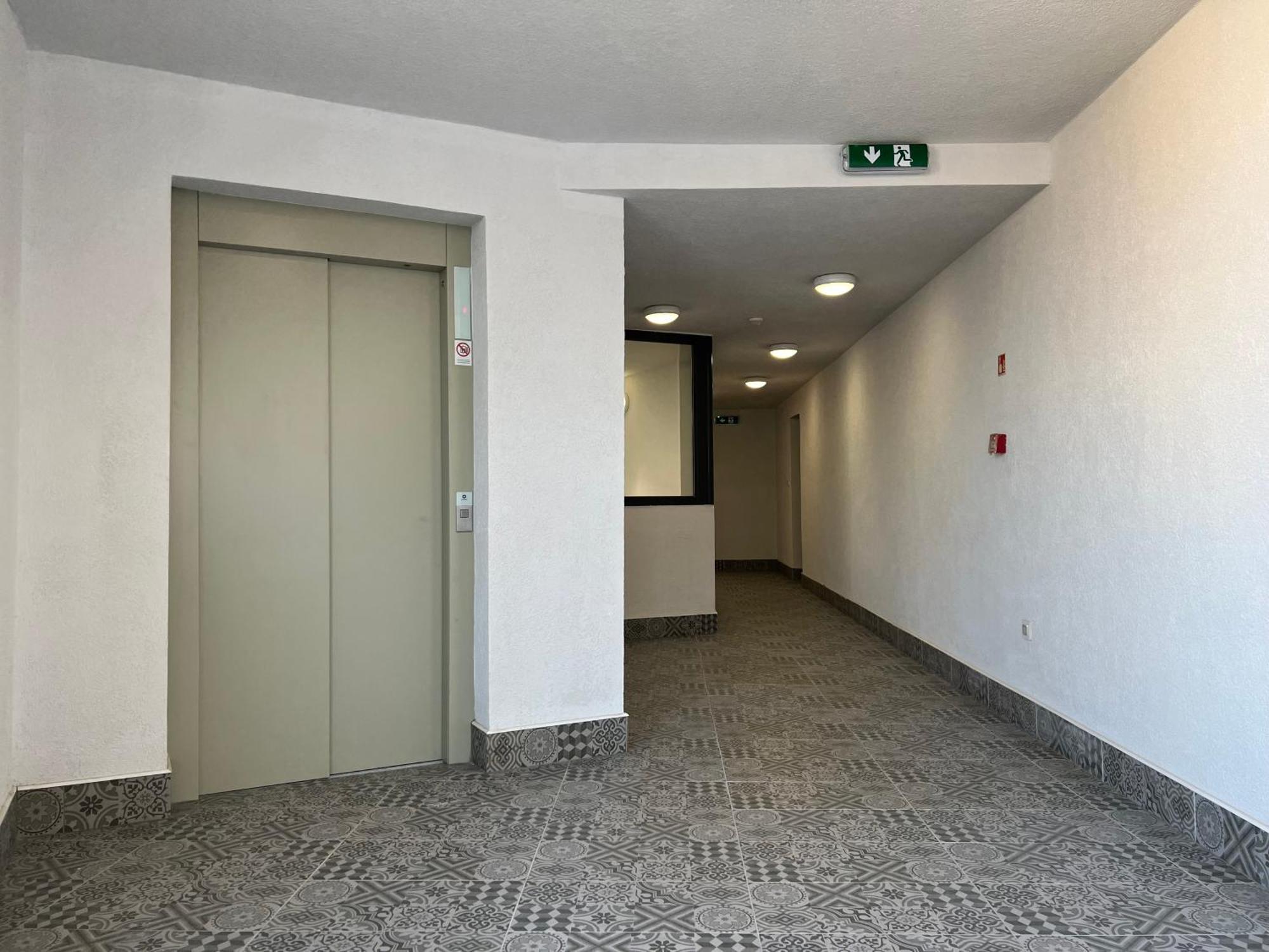 Palace Quarter 1 Peaceful Modern Central Top Floor Apartment Budapest Exterior photo